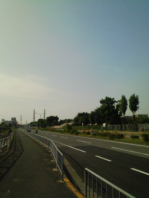 空と道路の間には～