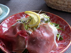 サラダも山盛り